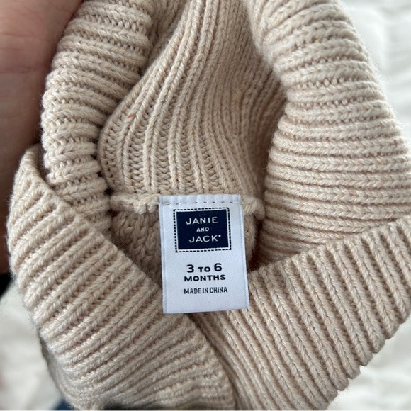 JANIE AND JACK Textured Knit Cotton & Wool Poncho Sz 3-6 months - Picture 2 of 3